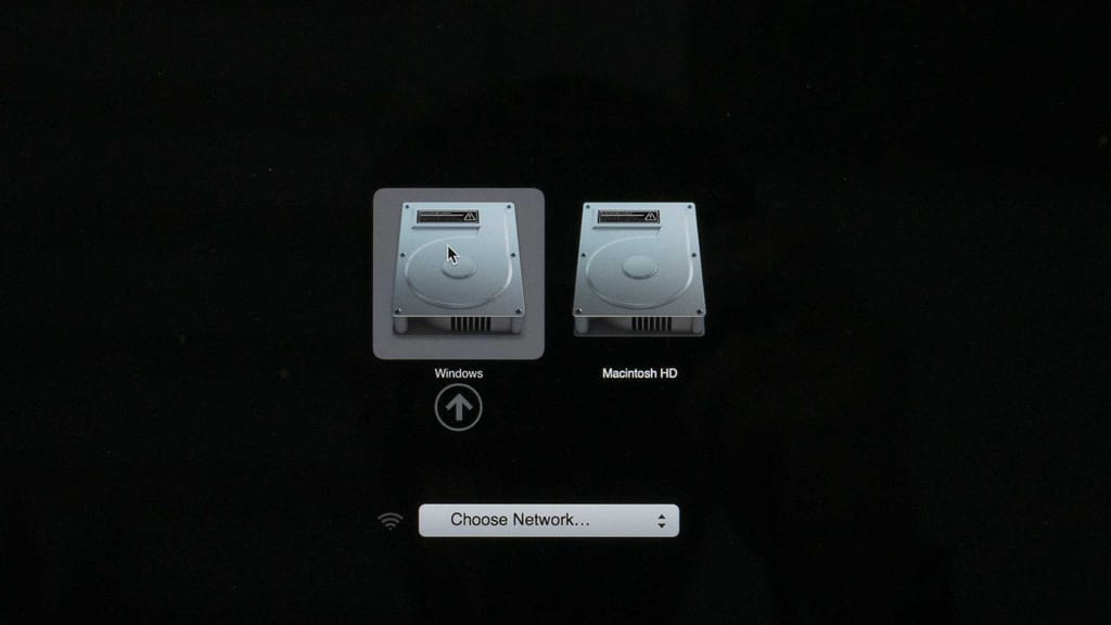 Écran de démarrage de Mac, pour sélectionner le disque sur lequel on souhaite démarrer. Ici, notre Mac nous propose de démarrer sous le disque Windows ou Macintosh HD.